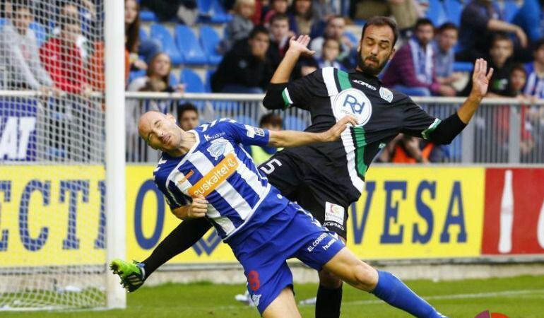 El vitoriano Gaizka Toquero marcó el primer gol del Alavés.