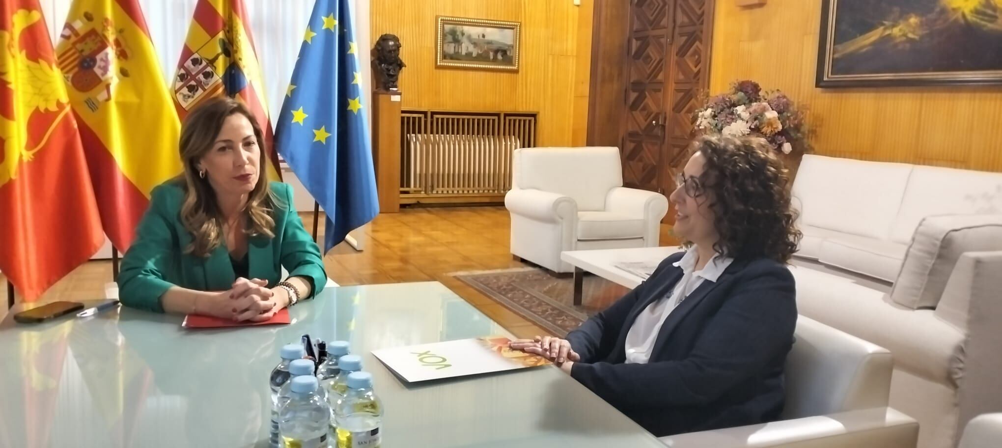 La alcaldesa de Zaragoza y la portavoz de Vox pactan el presupuesto de 2026