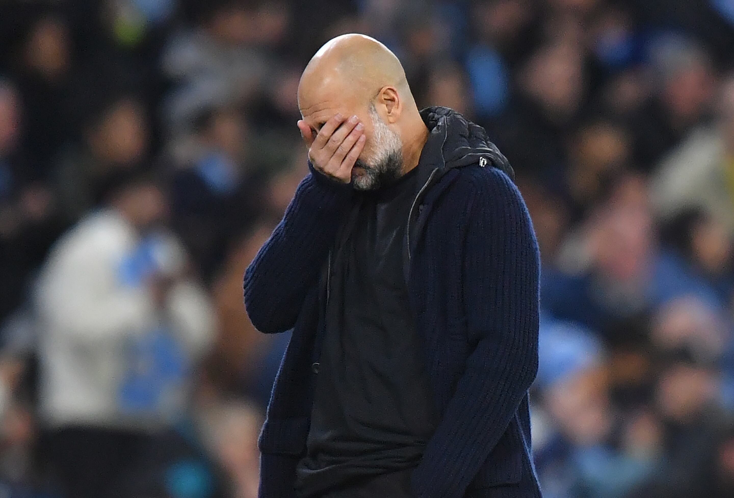 Pep Guardiola, durante el partido entre Manchester City y Manchester United de Premier League