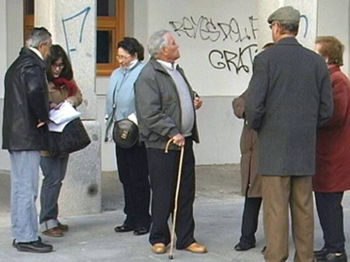 Denuncian que el Ayuntamiento recorta las horas en ayuda domésticas a dependientes