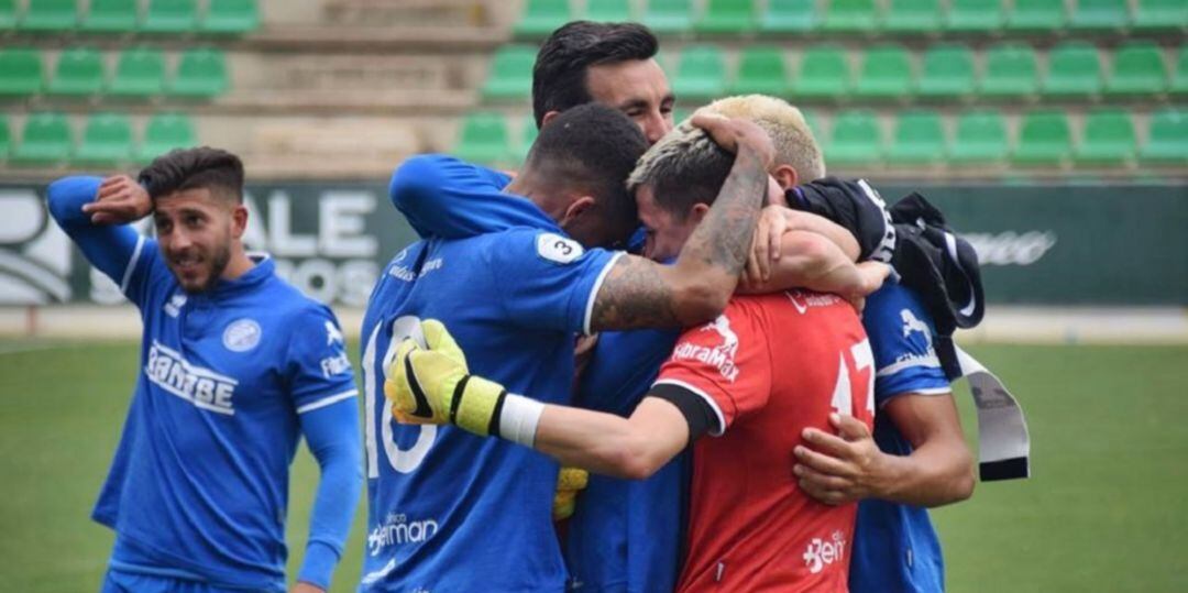 Jugadores del Xerez DFC celebrando una victoria