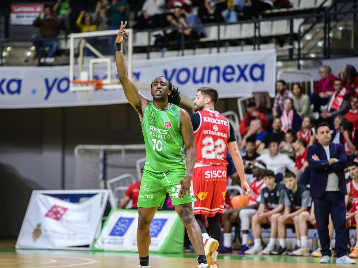 El Amics arrolla al Benicarló y se queda a un paso de la final por el ascenso