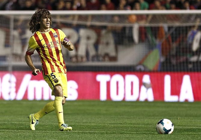 El defensa del FC Barcelona Carles Puyol durante el partido correspondiente a la novena jornada de Liga de Primera División que disputa frente al Osasuna