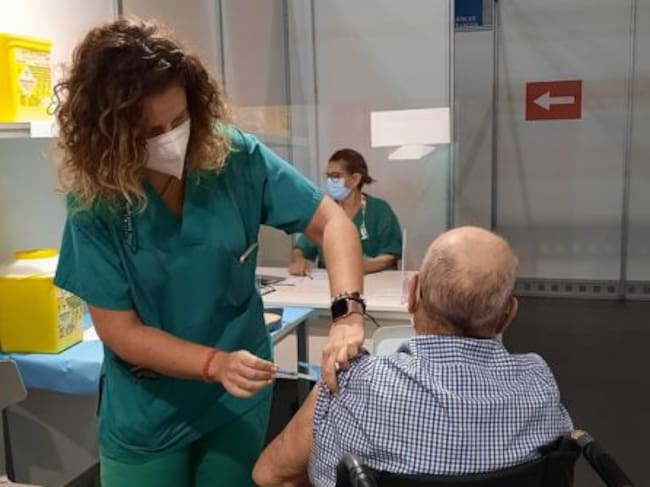 Comienza a ponerse la tercera dosis en el Departamento de Salud de Petrer