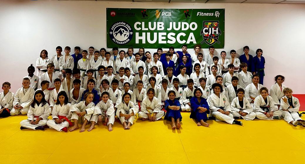 Participantes en la concentración celebrada en Huesca