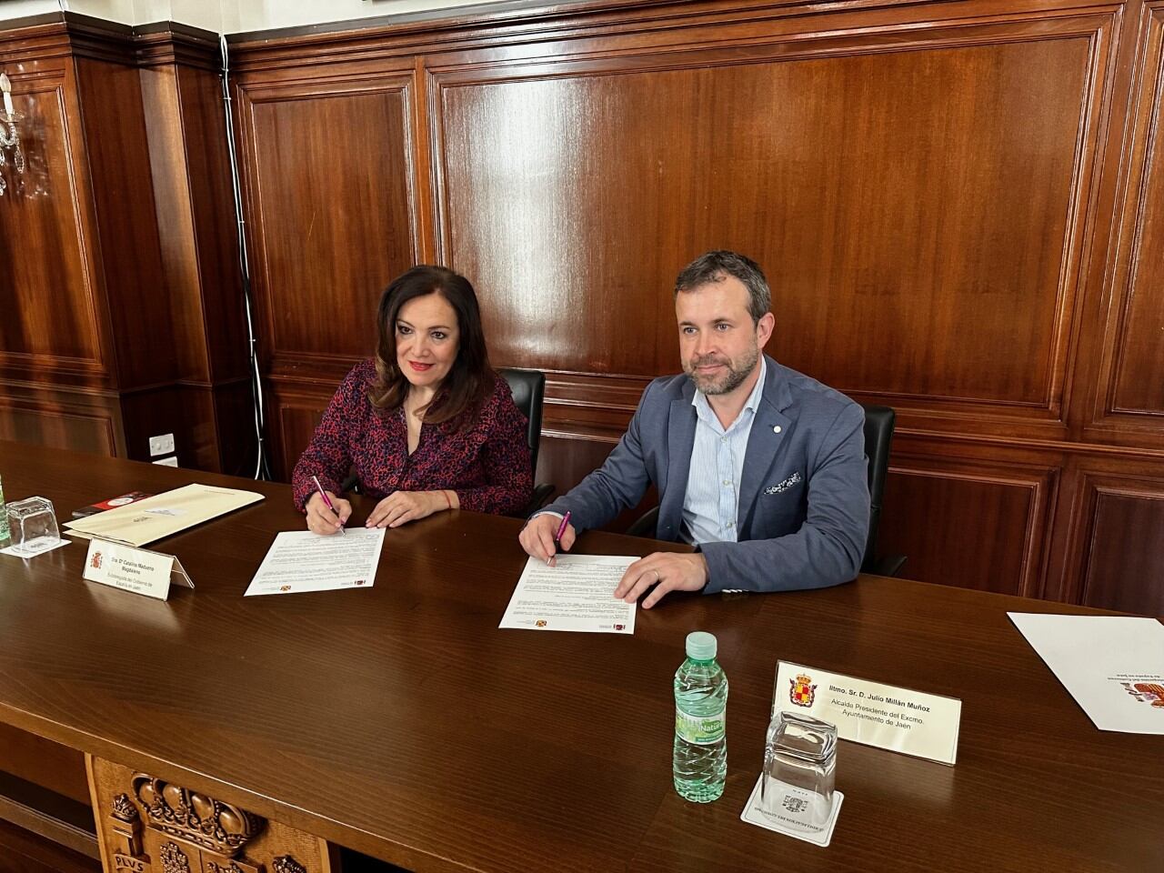 La subdelegada del Gobierno en Jaén, Catalina Madueño y el alcalde de la capital, Juio Millán.
