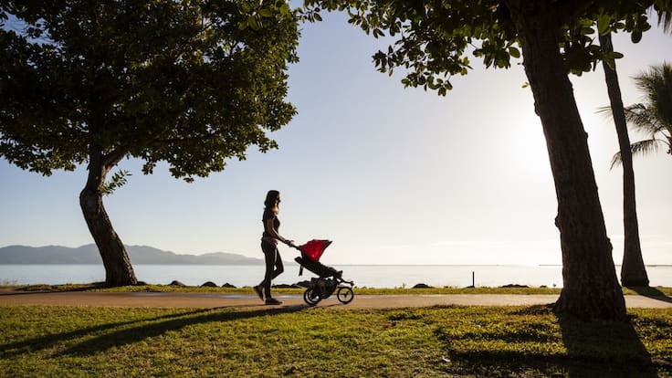 Primeros paseos de los bebés del confinamiento en Gijón
