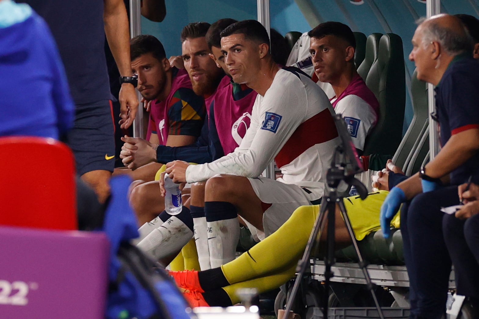 Cristiano Ronaldo en el banquillo durante el Portugal - Corea del Sur.