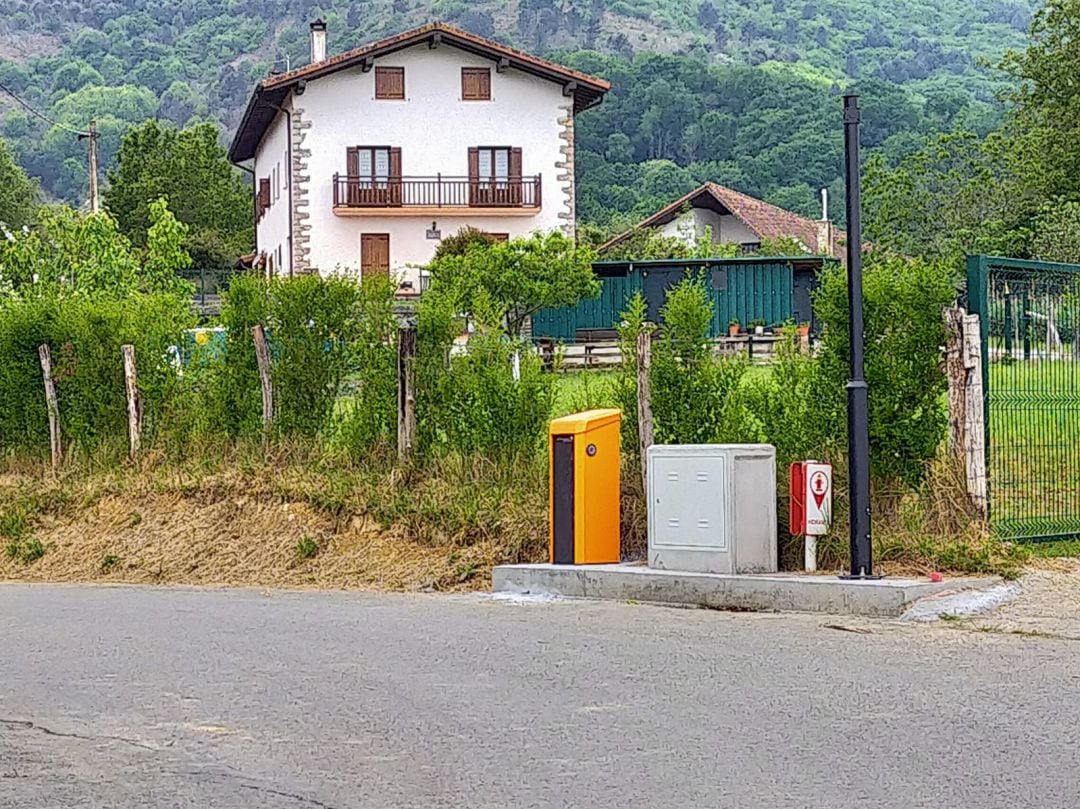 La urbanización Jaizkibel con las barreras de cierre perimetral de la urbanización 