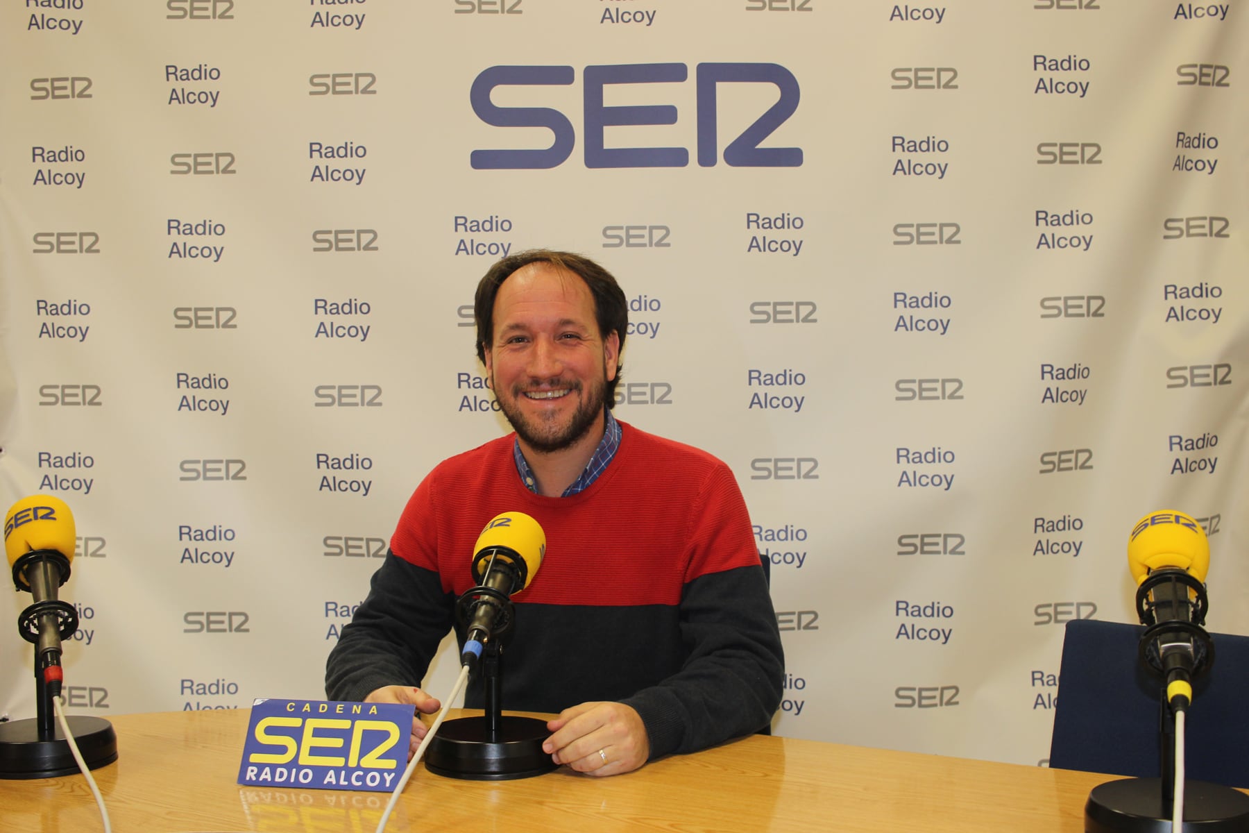 Quico Fenollar, en el estudio central de Radio Alcoy