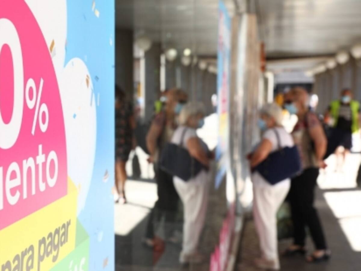 Los comerciantes gallegos se resignan a que las rebajas solo se noten "los tres primeros días"