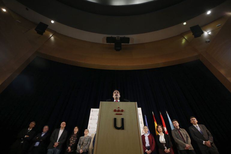 El rector de la Universidad Rey Juan Carlos, Javier Ramos, ha asegurado hoy en rueda de prensa que no existe registro del acta de la defensa del Trabajo Fin de Máster de la presidenta de Madrid, Cristina Cifuentes, por lo que no se puede &quot;confirmar&quot; que é