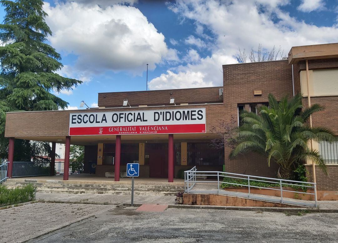 La Escuela Oficial de Idiomas se sitúa en la avenida de Andalucia, en Alcoy.