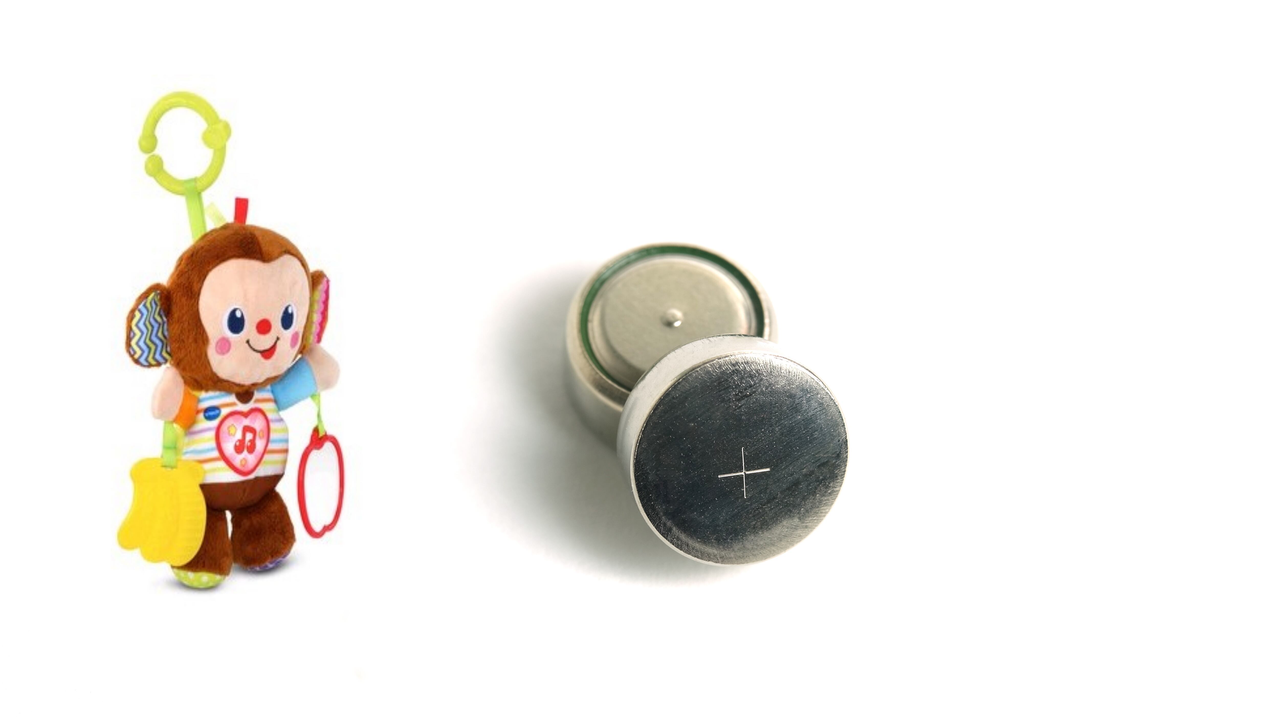 El niño se tragó la pila de botón de un mono Swing and Sing de la marca VTech.