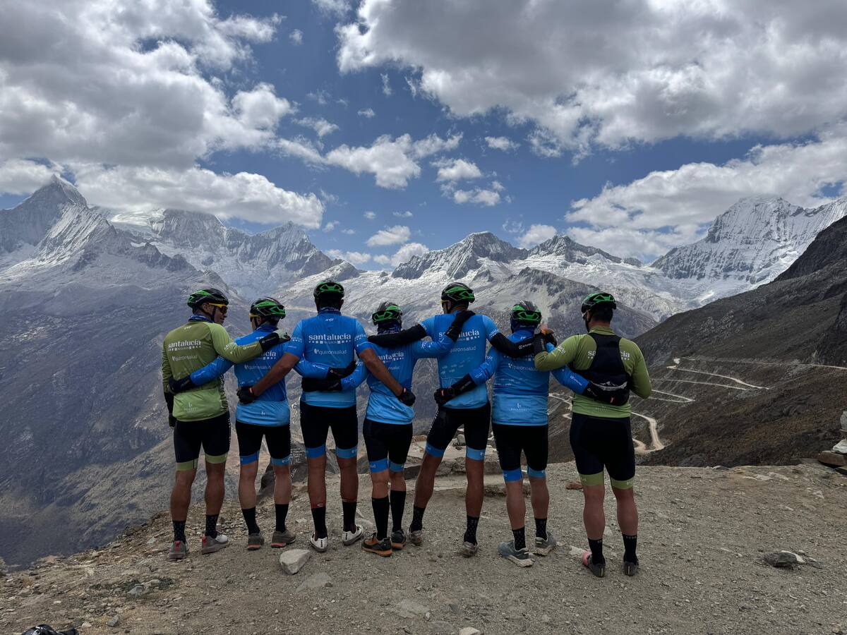 "Cuando peor lo pasaba, me decía 'yo puedo": la proeza sobre dos ruedas de los cinco seniors en el Desafío Santalucía