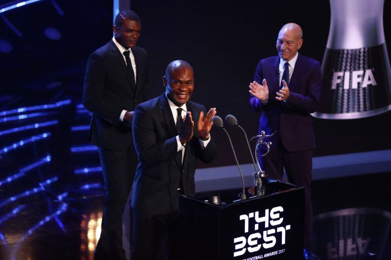 Francis Koné recibe el premio &#039;The Best&#039; al Fair Play de la FIFA 2017