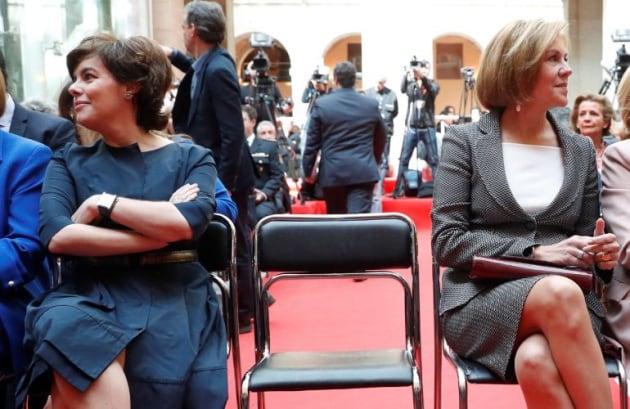 Soraya Sáenz de Santamaría y María Dolores de Cospedal, durante los actos de 2 de mayo