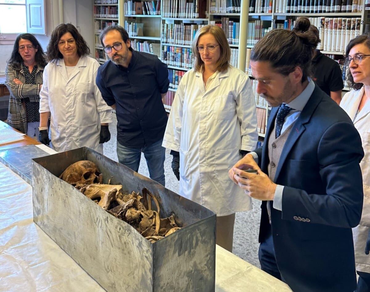 Les restes òssies ara s&#039;analitzaran per tal de tenir més dades sobre la nissaga dels Cabrera, comtes d&#039;Urgell. Foto: Paeria de Balaguer.