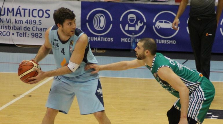 El Lobito Fernández en el partido ante Huesca