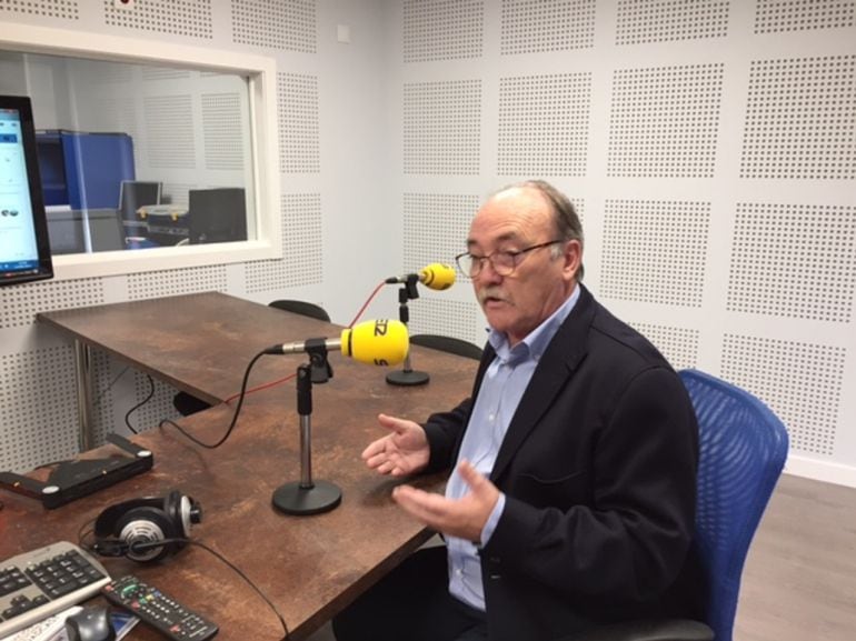 José Manuel Otero, en los estudios de Radio Bierzo