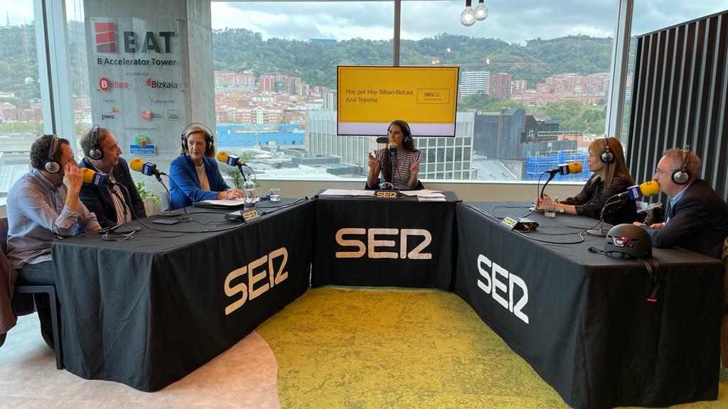 De izquierda a derecha: Luis Rodríguez, Rafa Gardiazabal, Susana Agirre, Rosa Pardo y Sergio Etxebarria. / Cadena SER