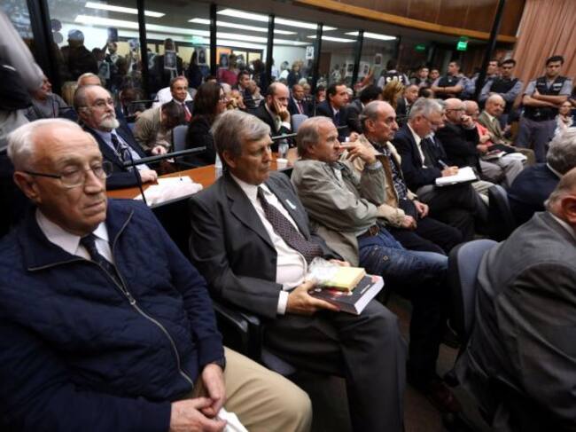 Jorge Acosta, Alfredo Astiz y otros miembros de la armada argentina durante la dictadura enjuiciados por los 'vuelos de la muerte'.