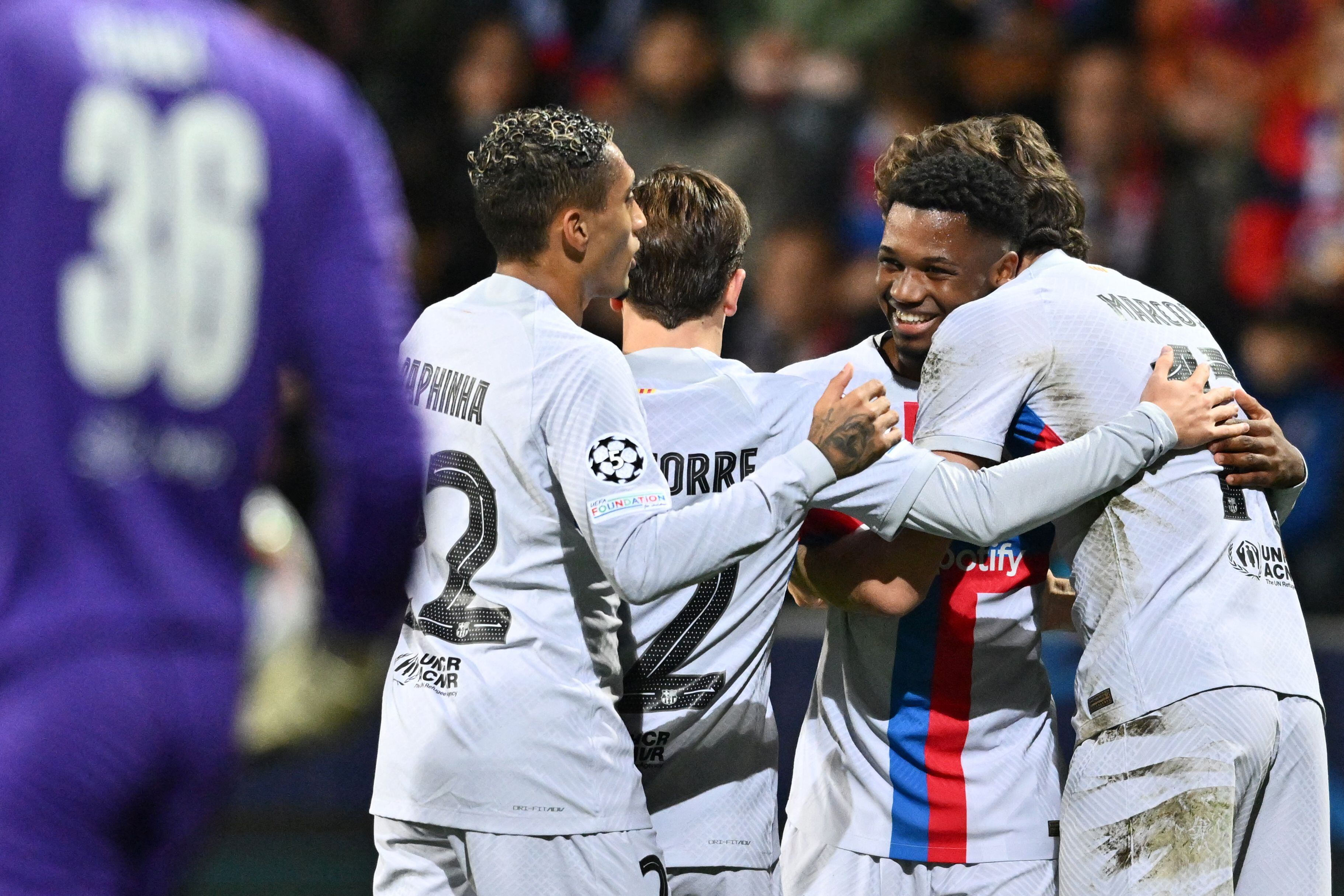 Los jugadores del Barça celebran un gol durante el partido contra el Viktoria Plzen.