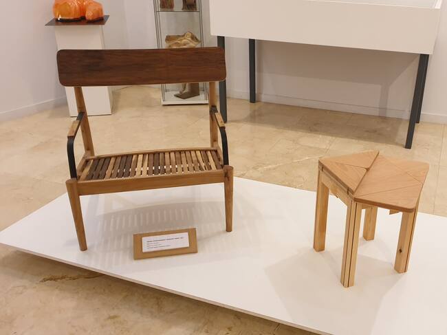 En la imagen, Premio extraordinario "Mariano Timón" 2021. Obra: Sillón de lectura. Autor: Jesús Andrés Nieto. Ciclo Grado Superior de Ebanistería Artística