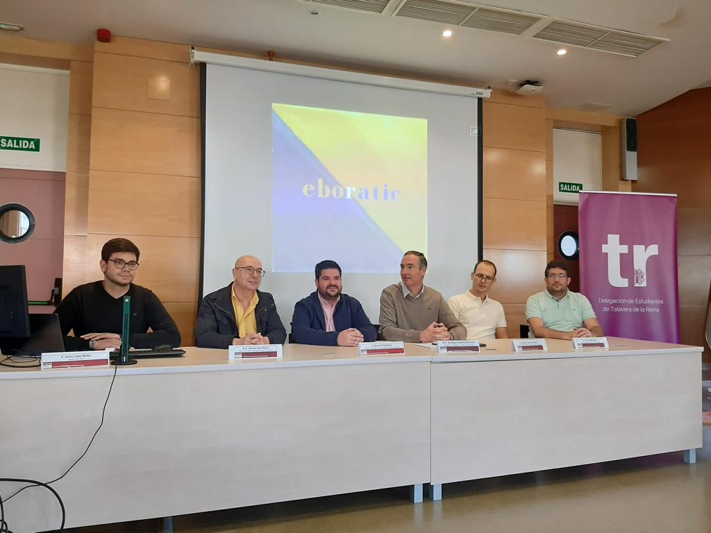 Acto de celebración de Santa Tecla. El concejal Daniel Tito junto a representantes de la Universidad