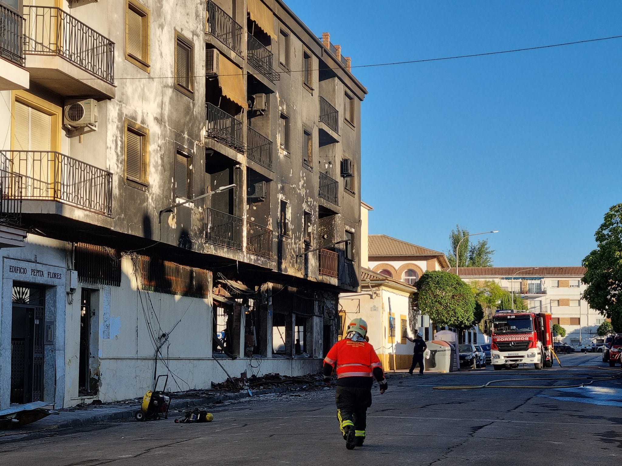 Los bomberos continúan actuando en la zona este viernes