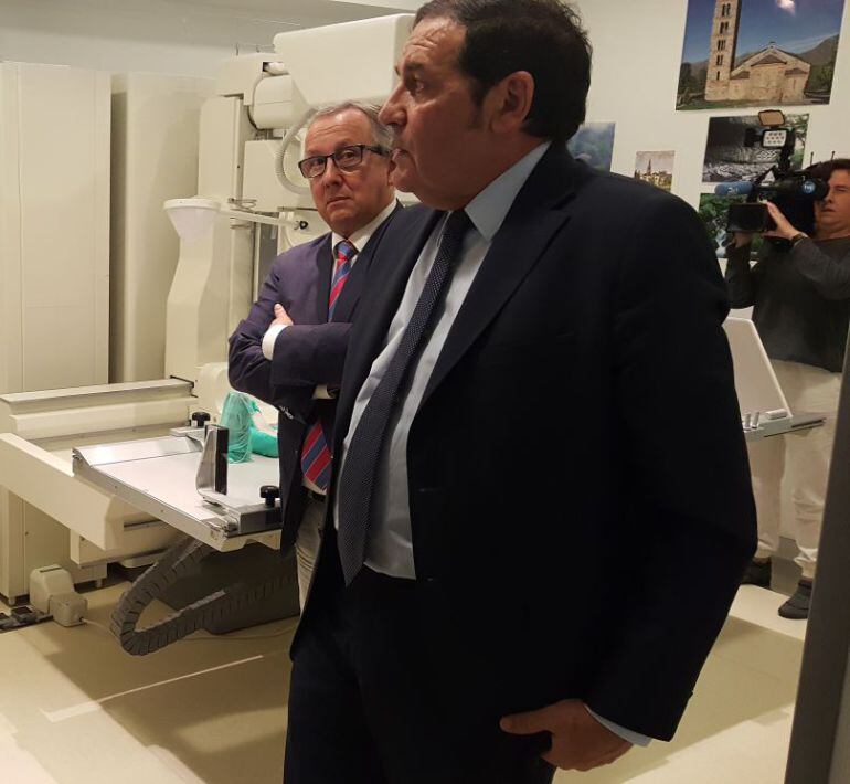 El consejero Saéz Aguado durante una reciente visita al Hospital General de Segovia