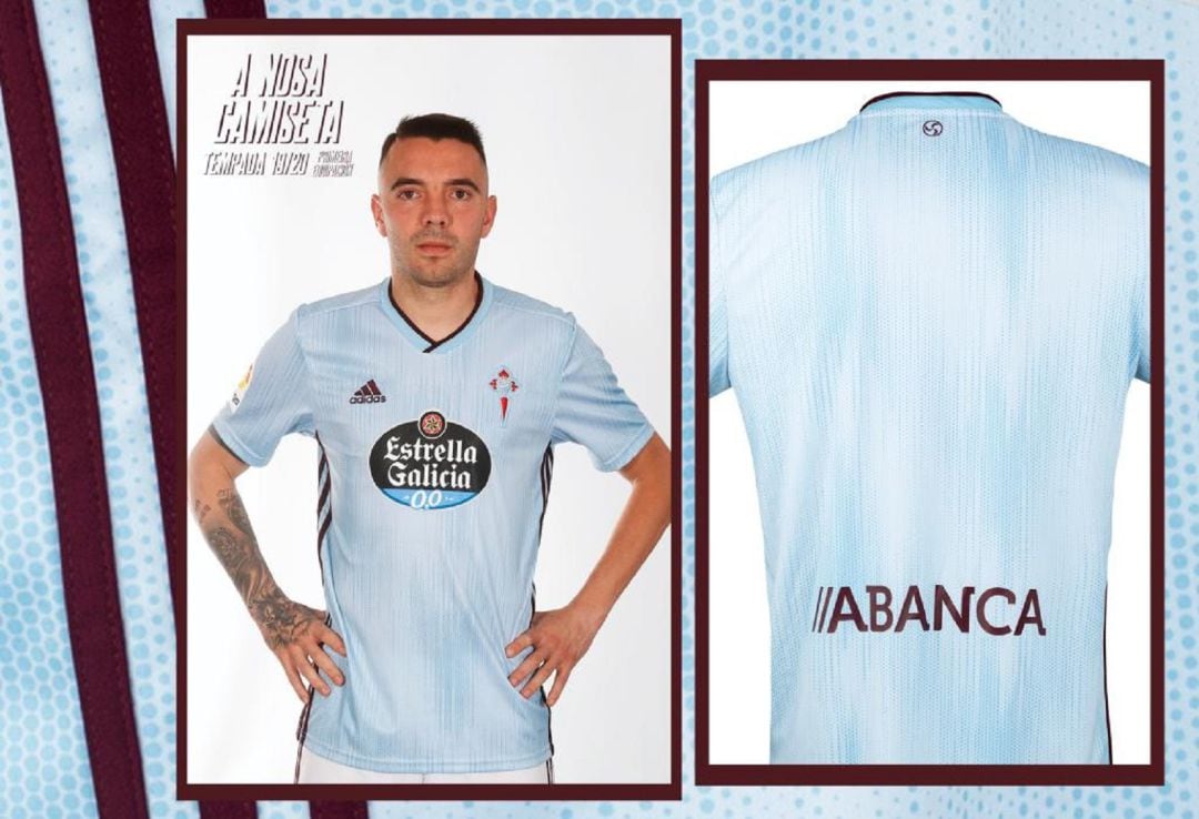 Iago Aspas posa con la equipación de la presente temporada