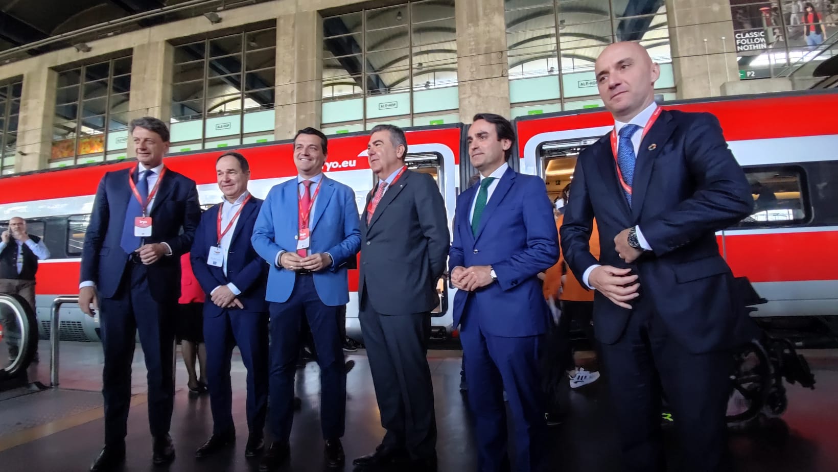 El alcalde de Córdoba, José María Bellido, recibe en la Estación de Córdoba a Carlos Bertomeu, el presidente de Iryo y al resto de socios de la nueva operadora de alta velocidad