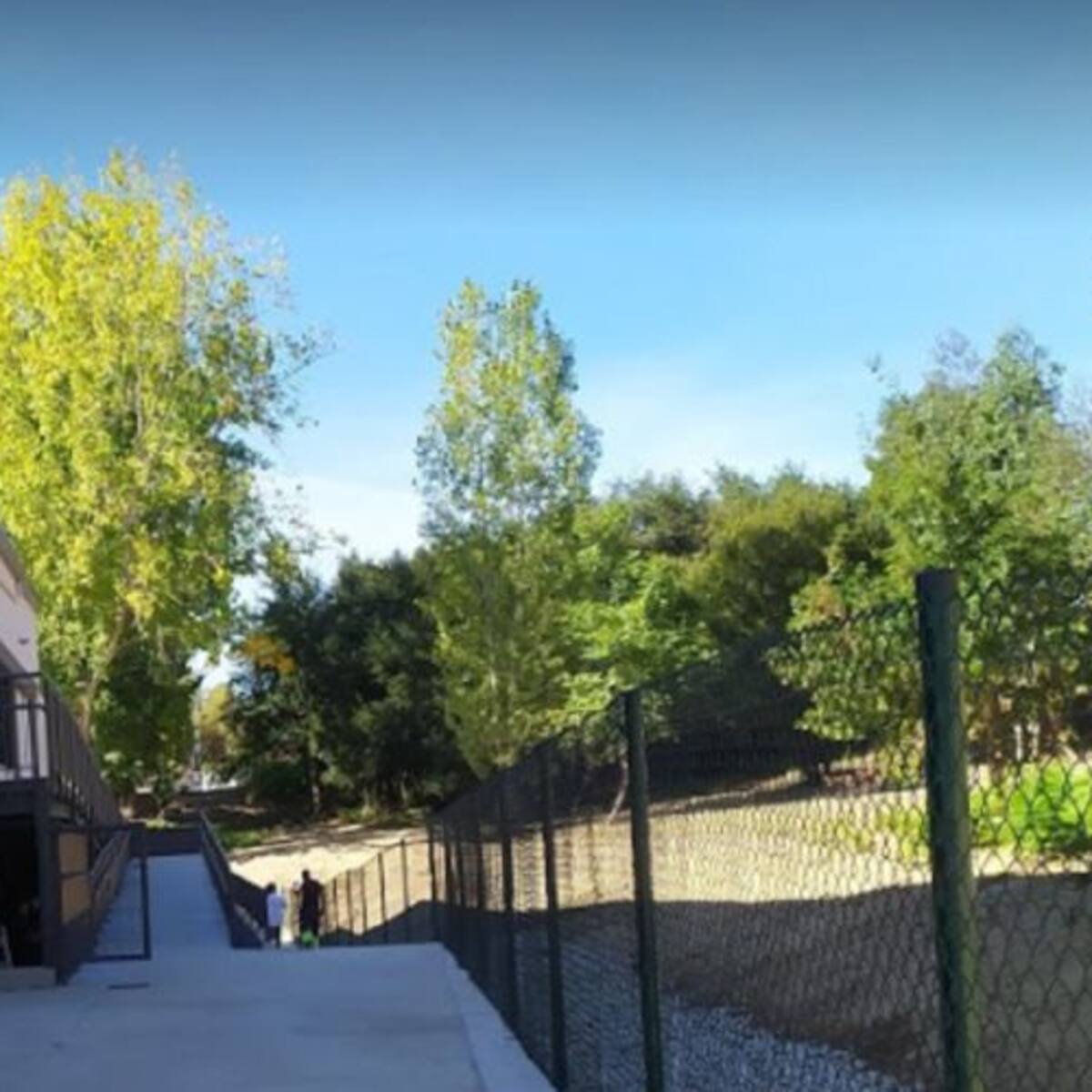 Movilización en el Colegio A Rabadeira en demanda de más maestros y personal no docente