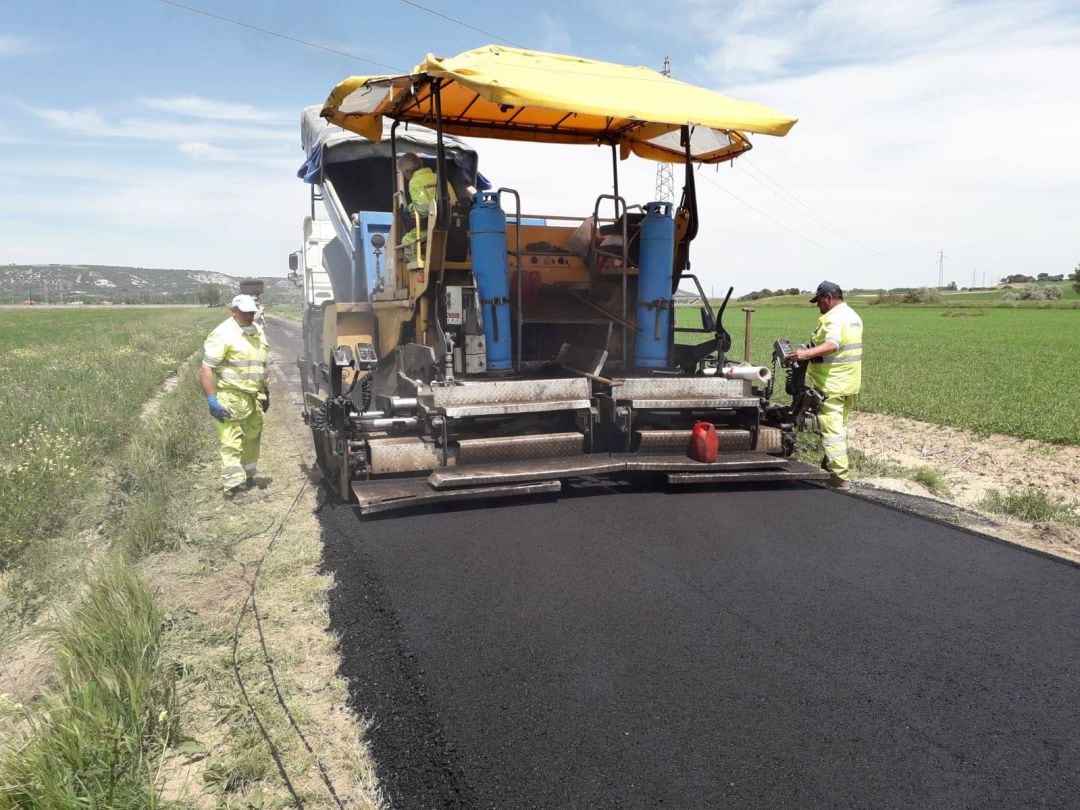 Imagen de archivo de obras en la carretera PP-1321 Herrera de Valdecañas a la N-622 