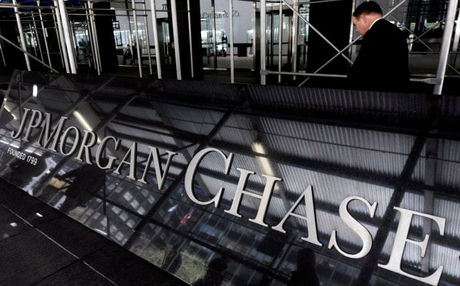 Vista del cartel de JPMorgan Chase en una de sus sedes en Nueva York, Estados Unidos