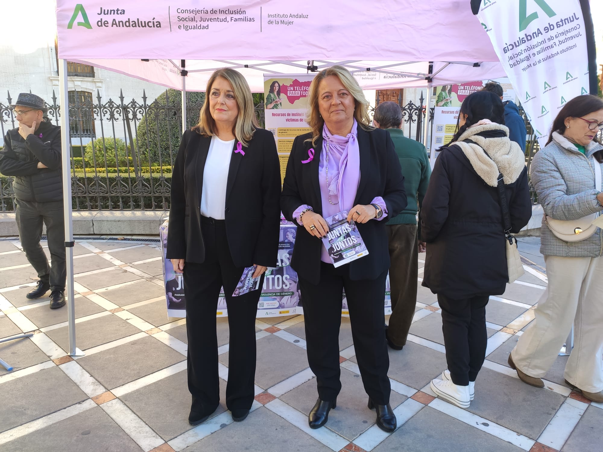 Carpa instalada en la Plaza de San Francisco de Jaén por el IAM con motivo del 25N