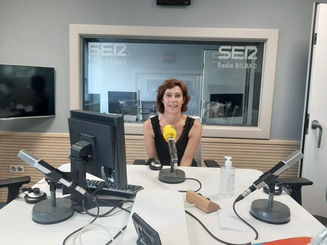 Amaia Arregi, en los estudios de Radio Bilbao