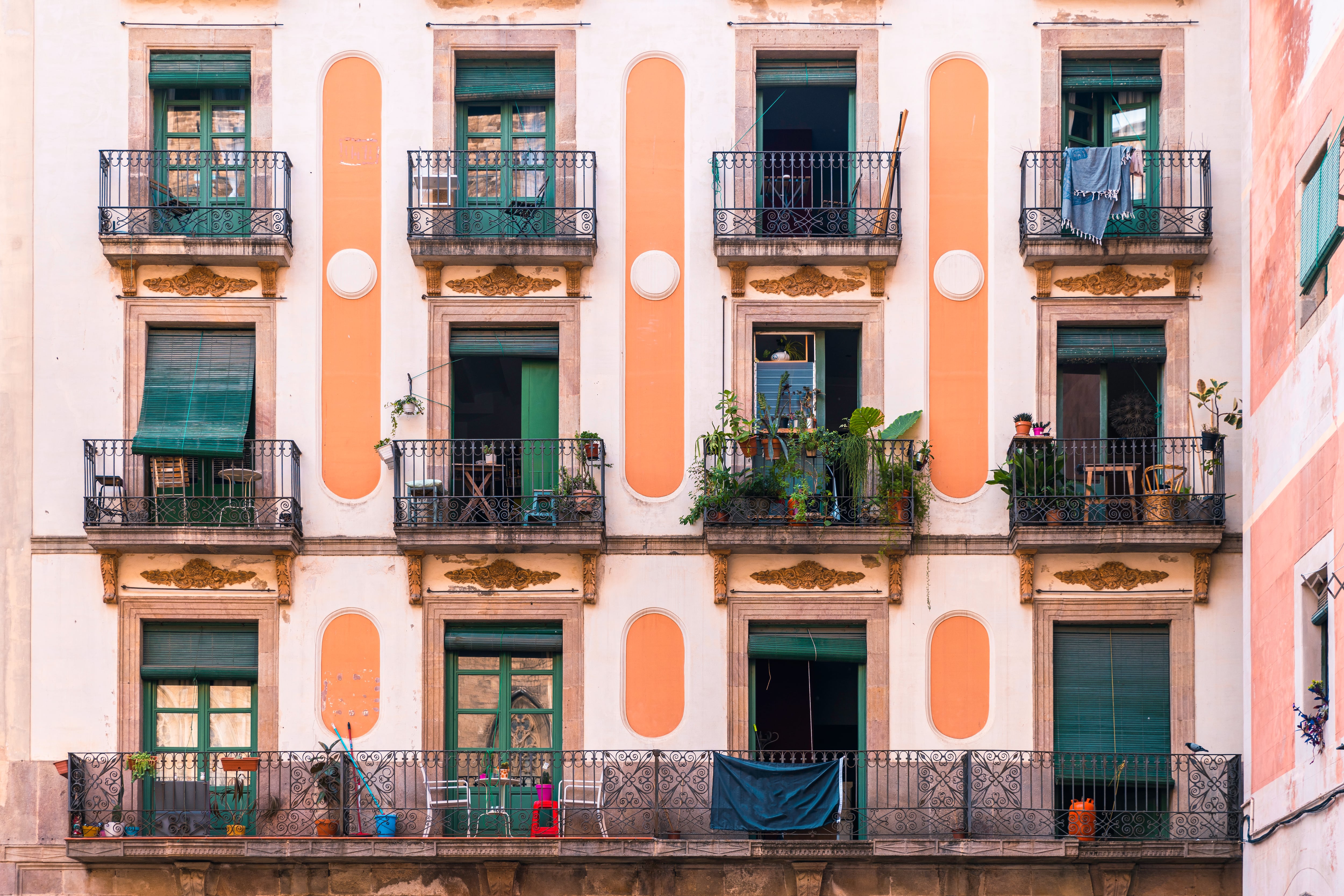 Façana d&#039;un edifici de pisos de Barcelona