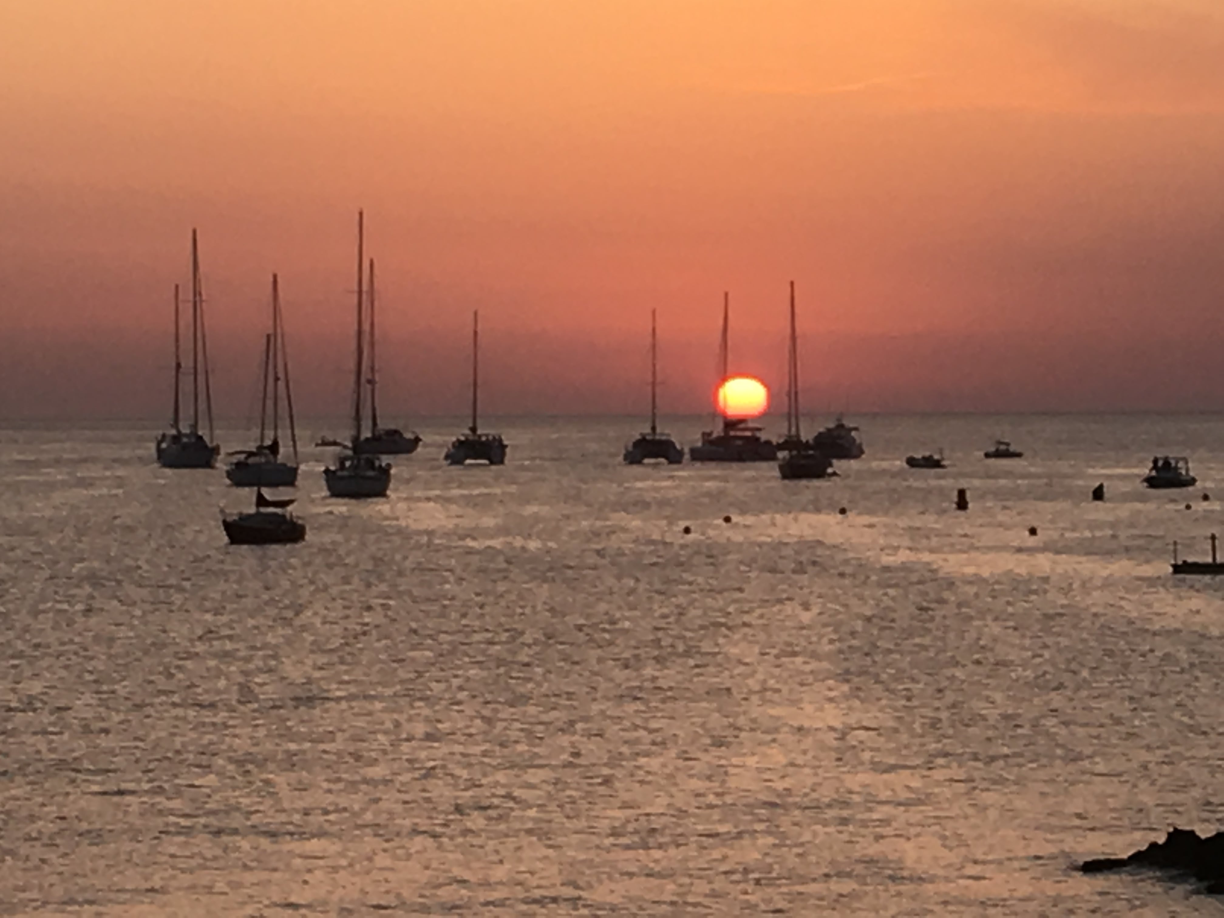 Barcos fondeados en Sant Antoni