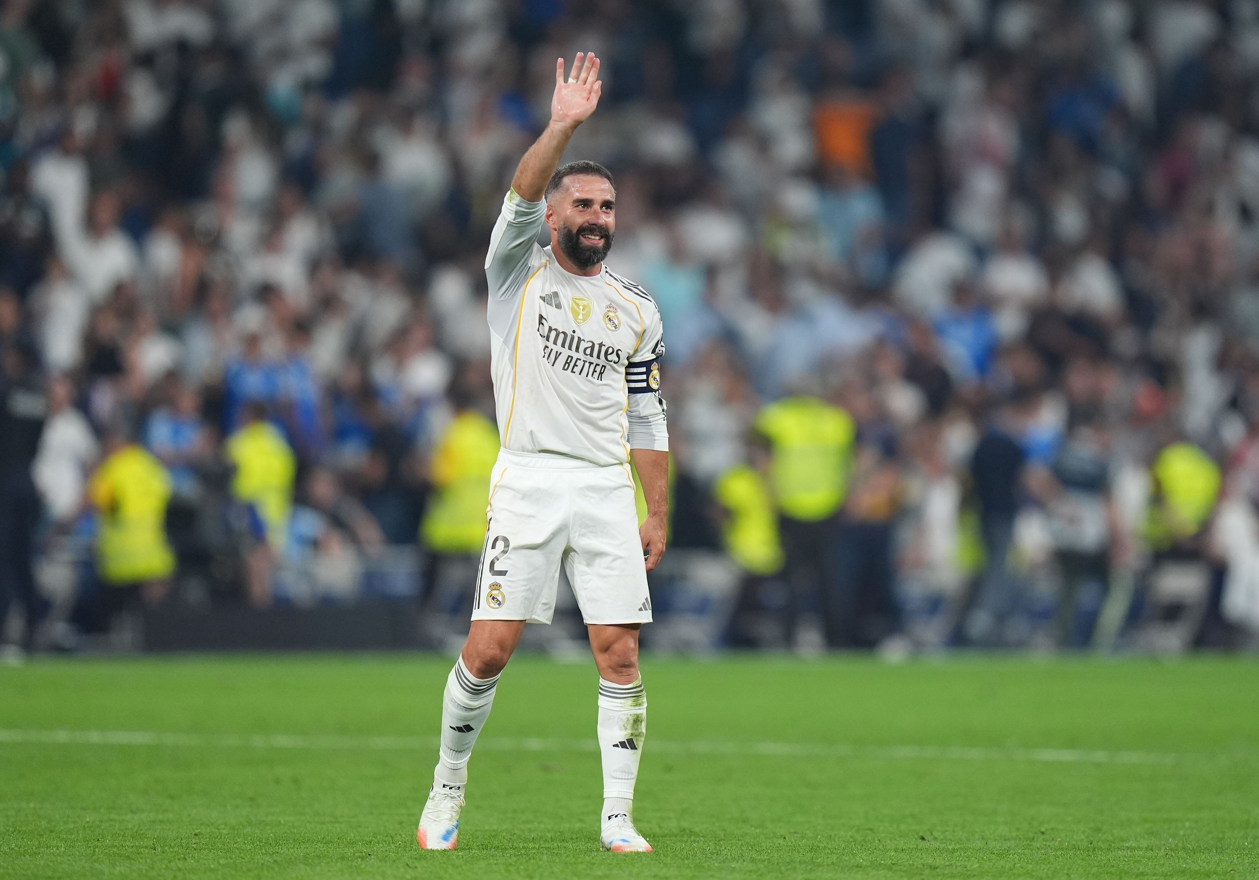 Dani Carvajal saludando al público.(Photo by Angel Martinez/Getty Images)