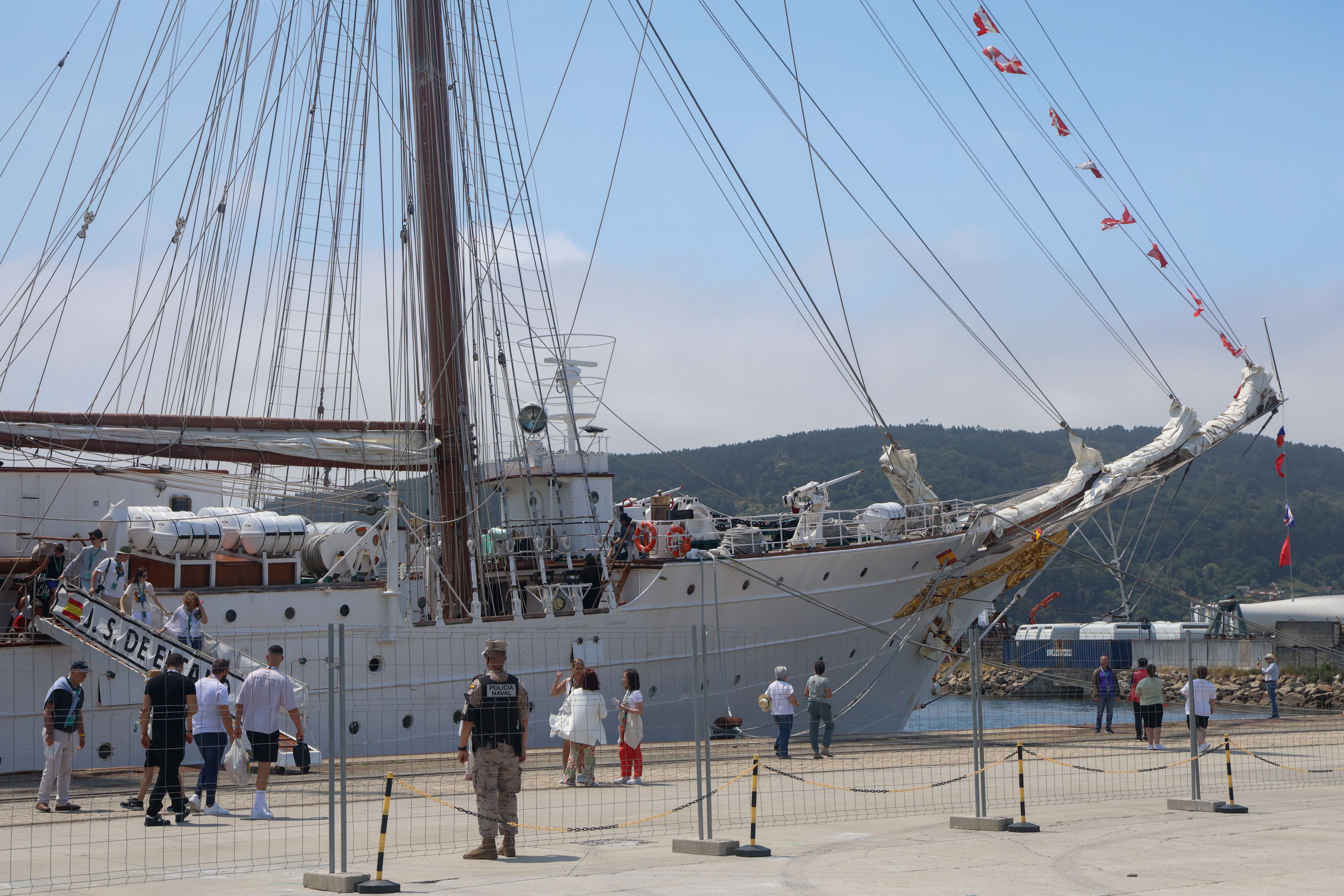 El Juan Sebastián de Elcano está abierto al público tanto este jueves como el viernes (foto: Kiko Delgado / EFE)
