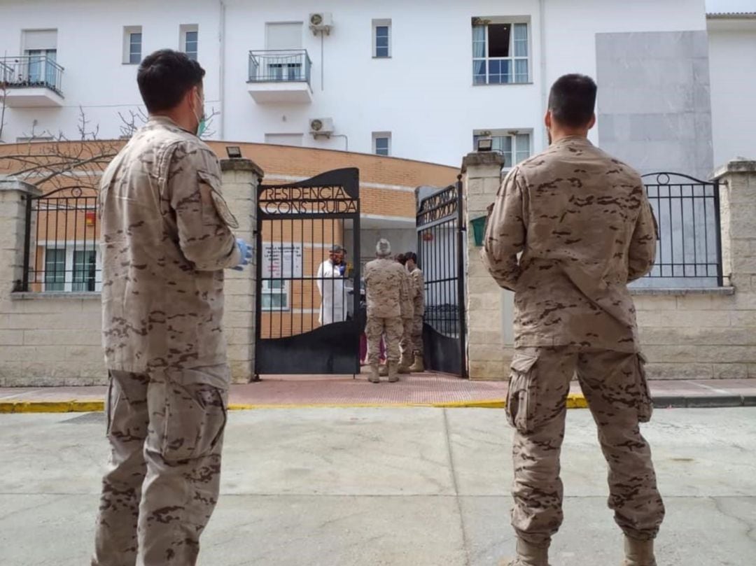 Militares de la UME en Alcalá del Valle 