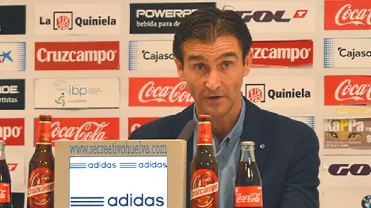 Manolo Toledano tras colgar las botas se ligó al club Decano.