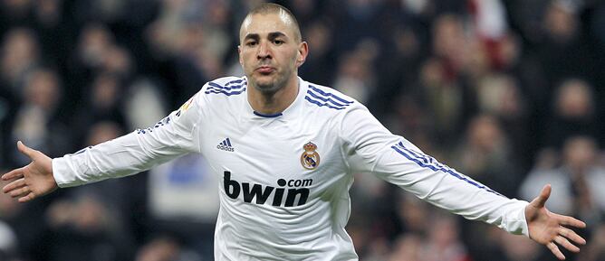 Benzema marca su primer gol marcado un fin de semana para adelantar al Real Madrid en el Bernabéu