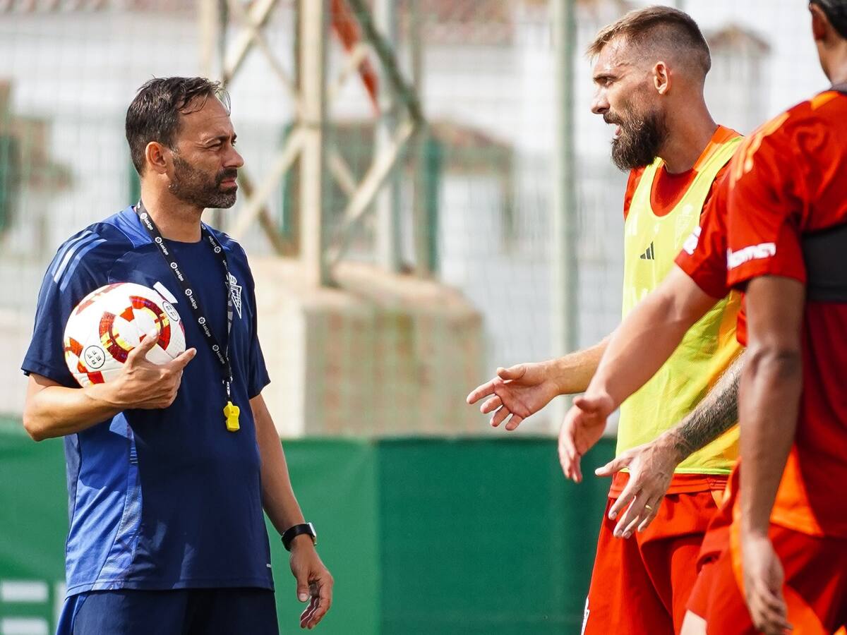 Fran Fernández: "Es pronto para ver la mejor versión del Real Murcia, pero vamos a competir como animales"