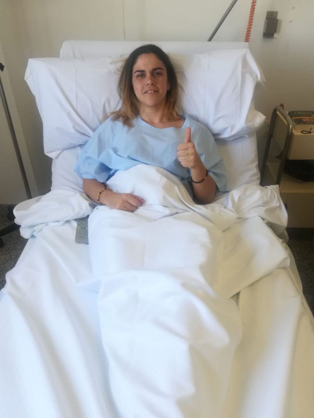 Lorena, operada con éxito del cruzado anterior de la rodilla derecha en Dos Hermanas 