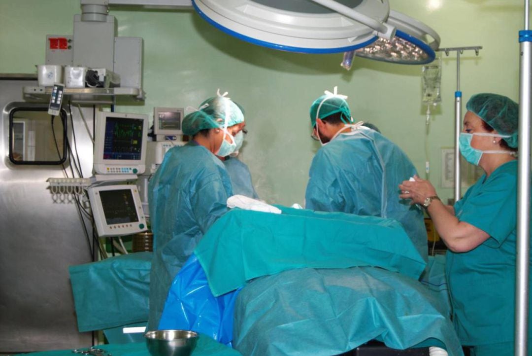 Imagen de una operación de transplante.