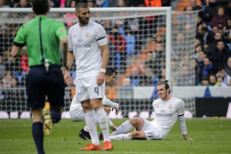 Bale se duele en el césped del Bernabéu 