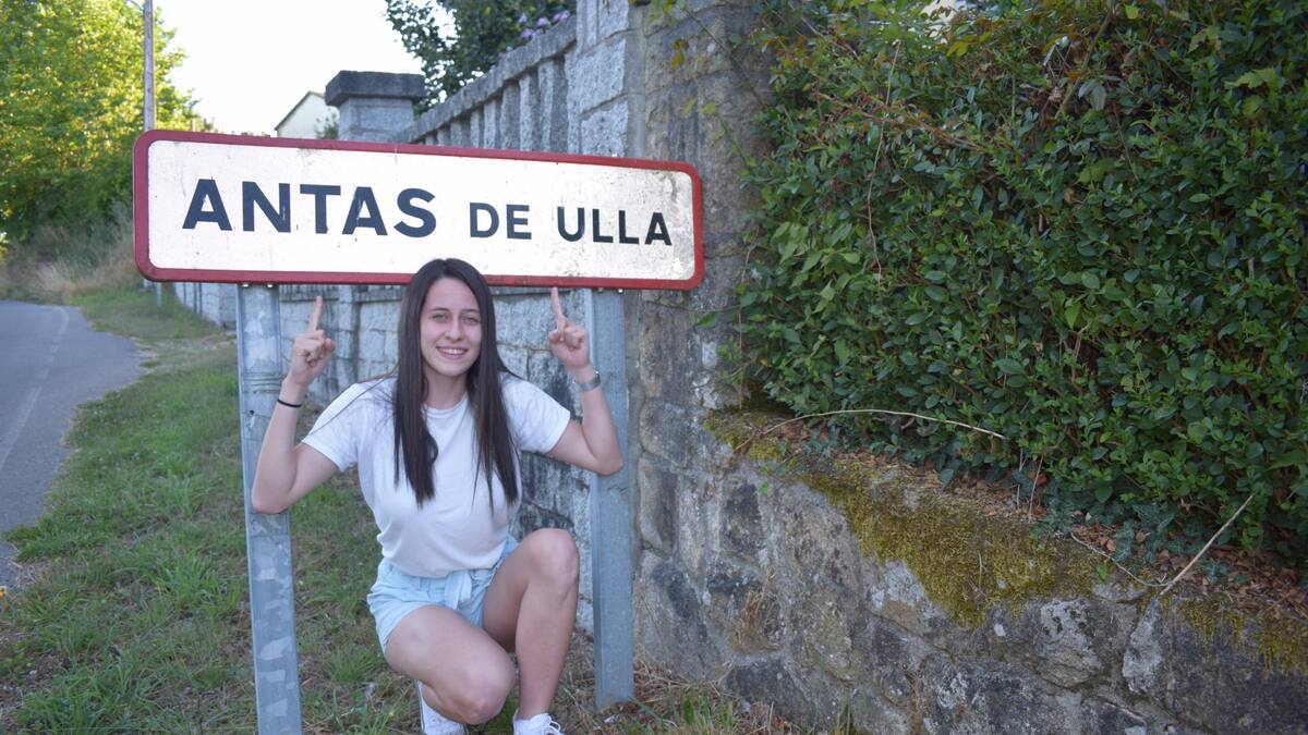 A filóloga Andrea Santiso investiga a toponimia de Antas de Ulla